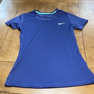 Women’s Nike fitted Dri-fit tee